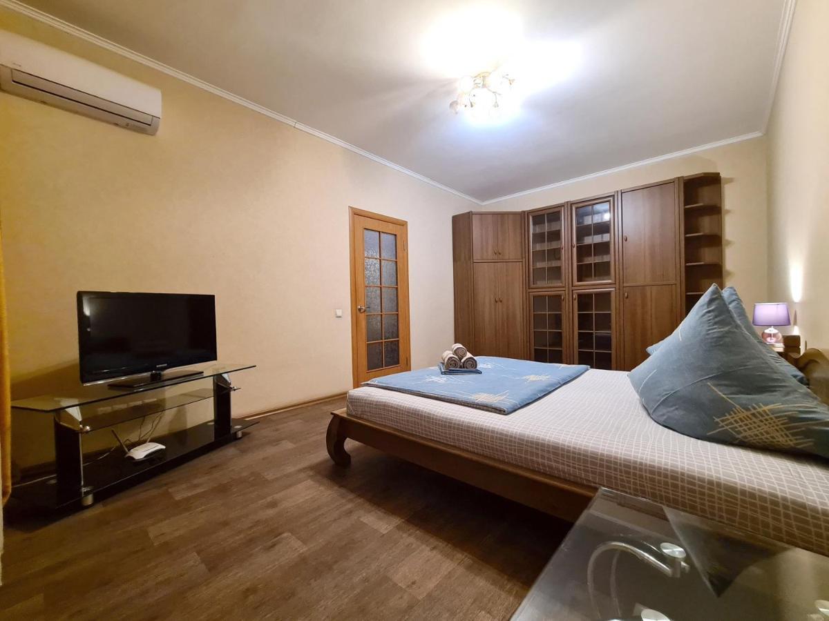 1-Room Luxury Apartment On Sobornyi Avenue 170-V, By Grandhome Zaporizhia Kültér fotó