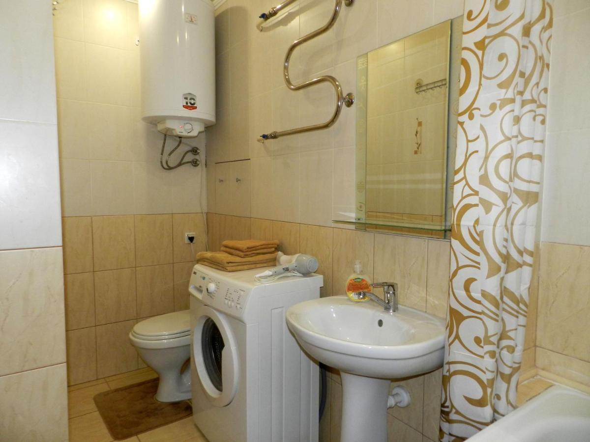 1-Room Luxury Apartment On Sobornyi Avenue 170-V, By Grandhome Zaporizhia Kültér fotó